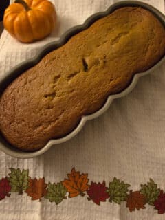 Applesauce pumpkin bread