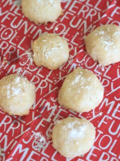 Coconut snowball cookies are the perfect festive treat for the holidays, Christmas parties and gifts. Only 4 ingredients needed!