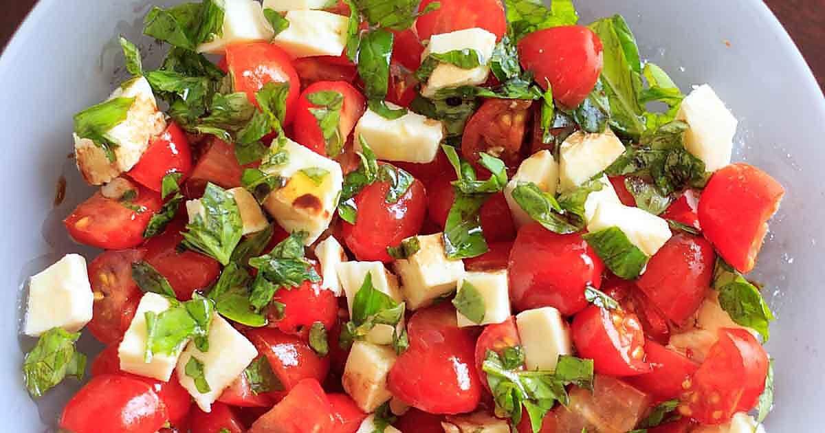 Chopped Caprese Salad Recipe 5 ingredients 10 minutes