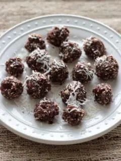 Almond joy energy bites - perfect bite sized healthy snacks to beat that chocolate craving! Vegan & gluten-free.