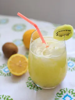 Homemade Kiwi Lemonade - freshly squeezed lemonade with a twist of kiwi fruit!