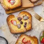 yogurt custard toast topped with fruit