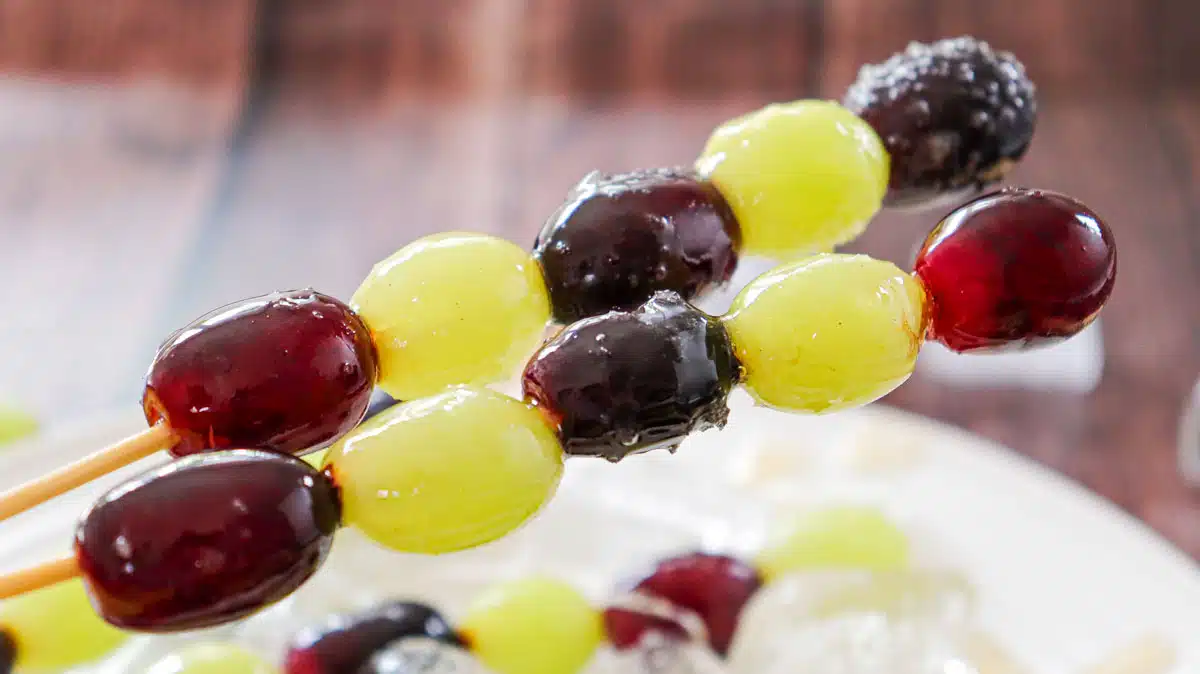 2 skewers of grape tanghulu 5 grapes on each alternating red and green