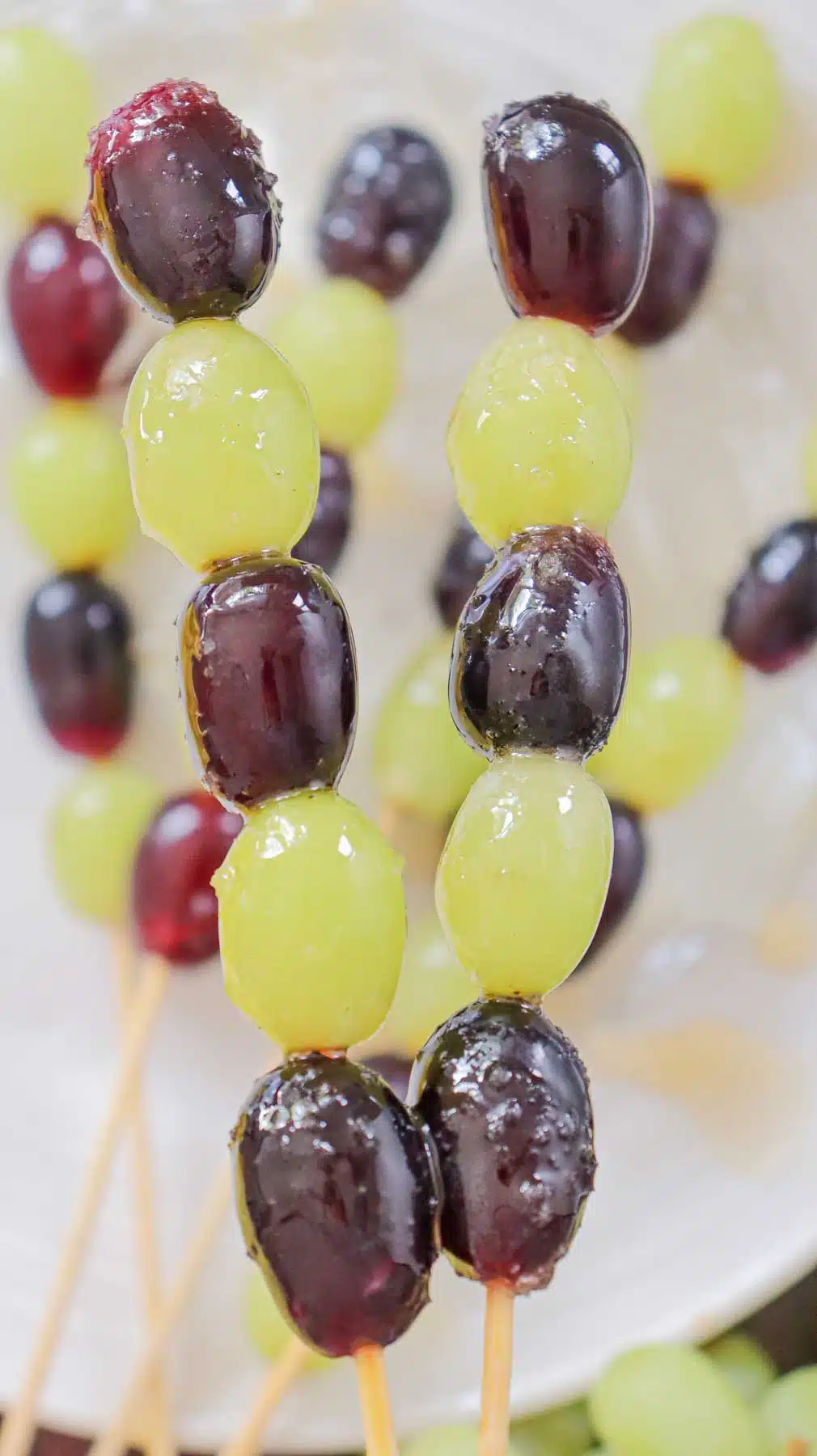 2 skewers of grape tanghulu red and green grapes alternating