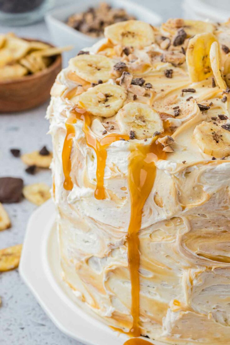 side of full Banoffee cake with dulce de leche drizzling down the side of buttercream